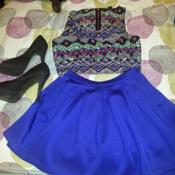 Colorful Patterned Crop Top - Picture 7 of 7